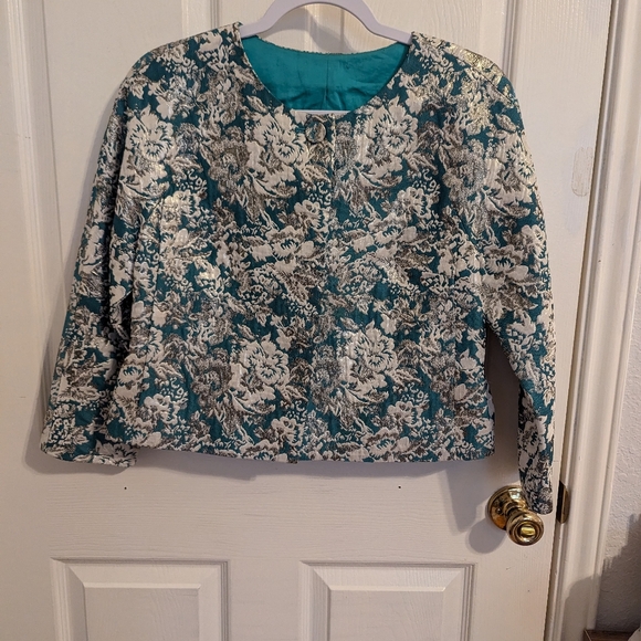 ✨3/$15✨ Women's One Button Top - Picture 3 of 7